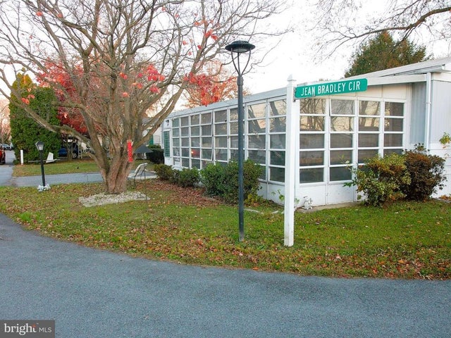 323 Jean Bradley Cir #321, Frederica