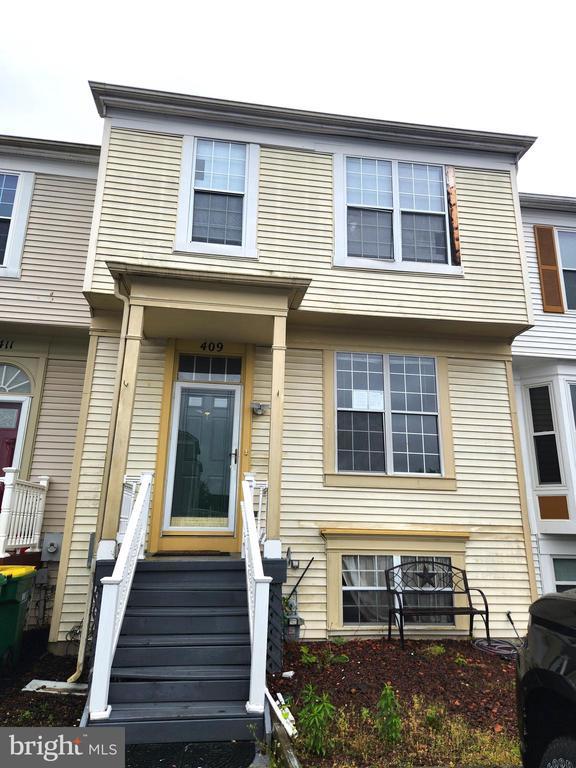 409 Feather Dr, Newark