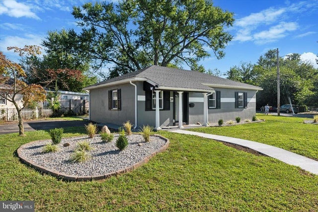 39 Memorial Dr, New Castle