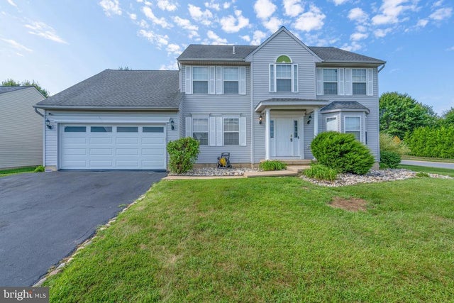 33 W Saxony Dr, New Castle