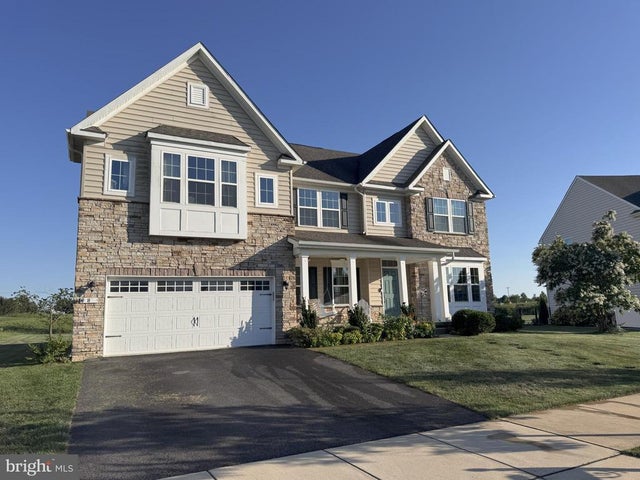 8 Melissa Dr, Middletown