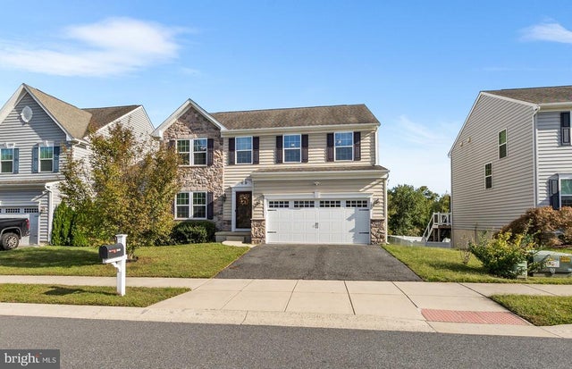 240 Armata Dr, Middletown