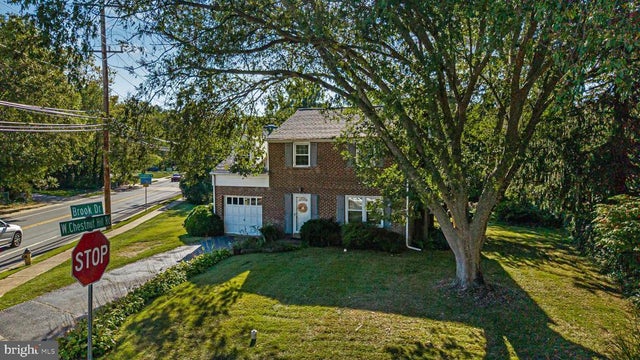 724 Brook Dr, Newark