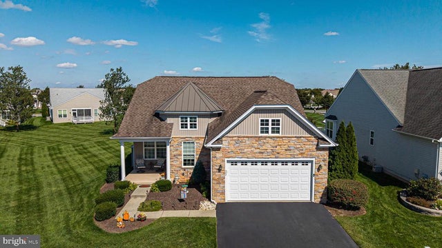 402 Topiary Ln, Middletown