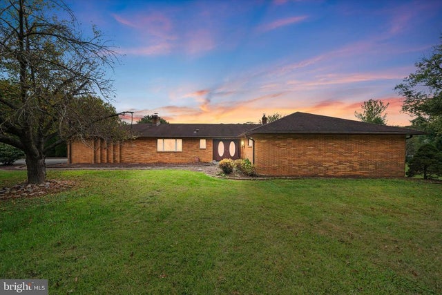 102 Bridleshire Ct, Newark