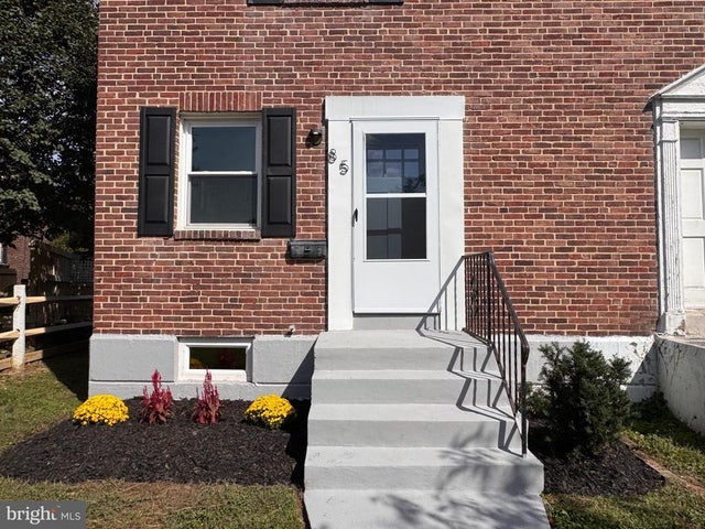 85 Madison Dr, Newark