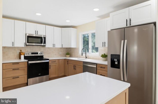 102 Longview Dr, Newark