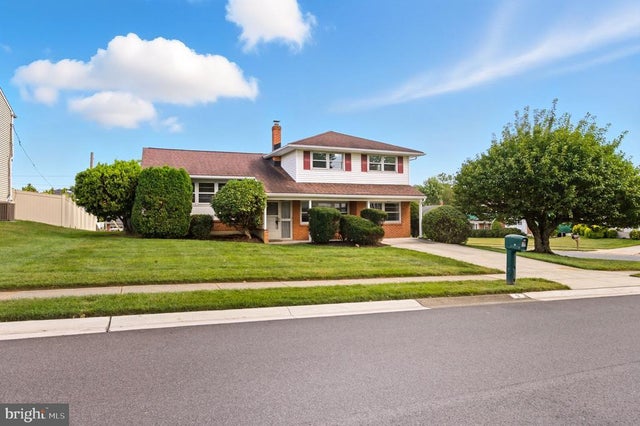 9 White Clay Cres, Newark
