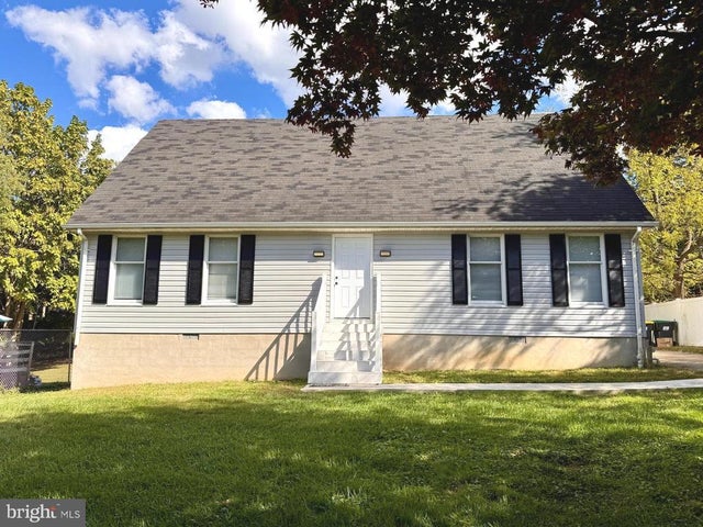 16 Neurys Ln, Newark