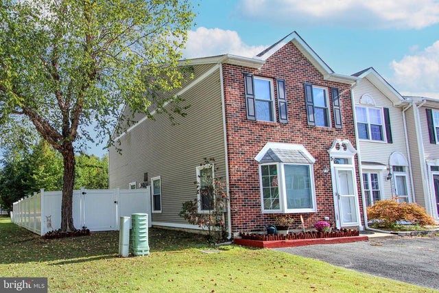 200 Fieldstone Ln, Newark