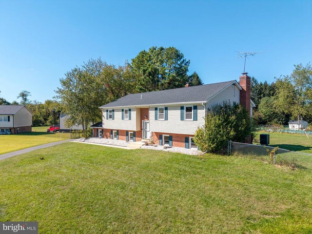 14 White Oak Dr, Middletown