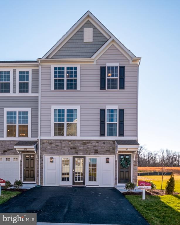 208 Case Rd, Townsend