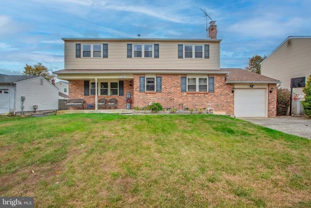 12 Martin Dr, Newark