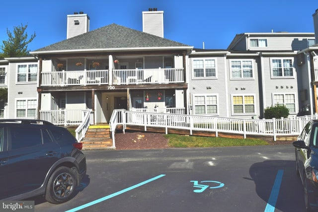 703 Waters Edge Dr, Newark