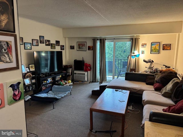 27303 Valley Run Dr #303, Wilmington