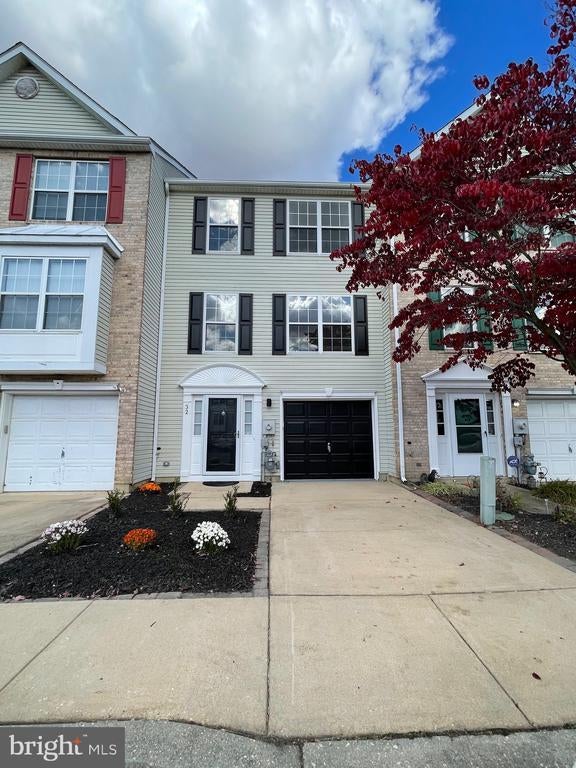 32 Chambord Dr, Newark