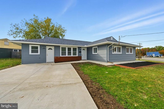 2 Augusta Dr, Newark