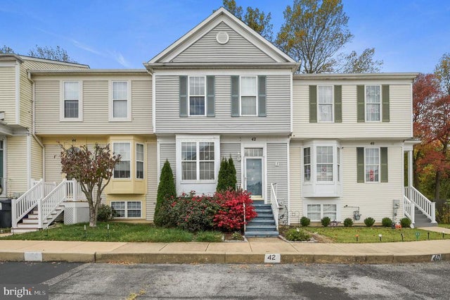 42 Denny Cir, Newark