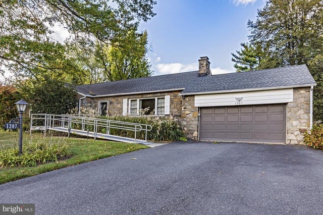 1207 Carr Rd, Wilmington