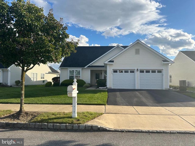 574 Whispering Trl, Middletown