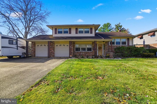 25 Windflower Dr, Newark