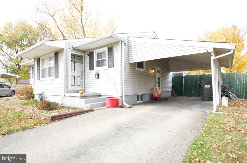 8 Vicar Ln, NEW CASTLE