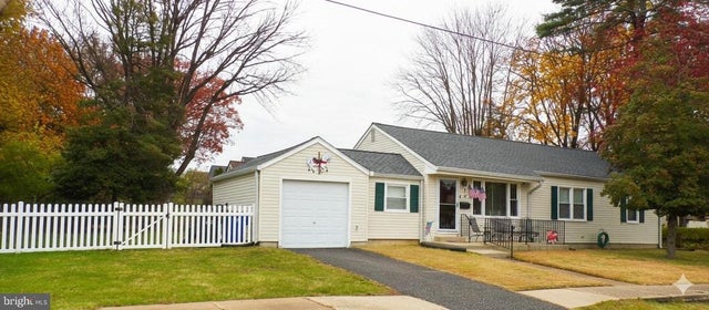 7 Median Dr, Wilmington