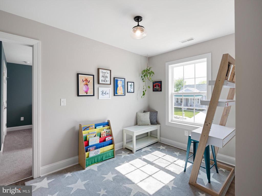 315 Valley Rd, Milton Property Listing MLS® DESU2060460