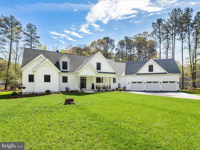 20005 Devine Way, Milton