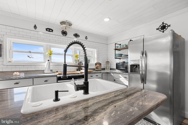 476 Bay Ave, Milford