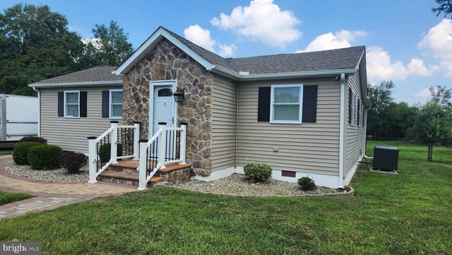 18601 Johnson Rd, Lincoln