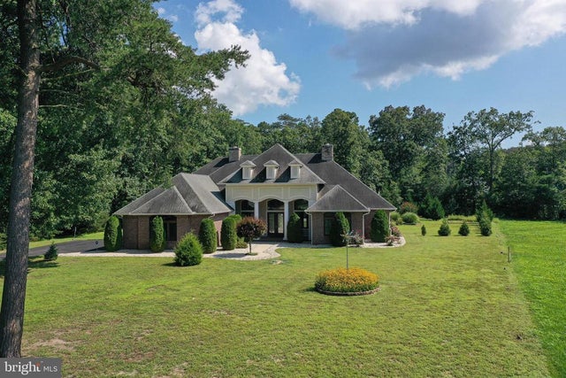 18084 White Oak Dr, Milton