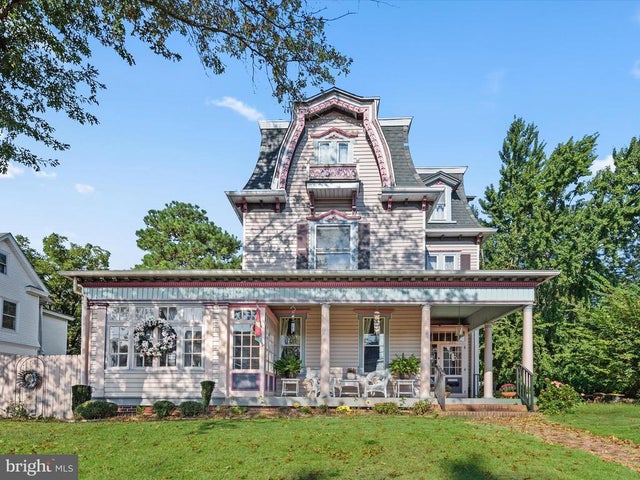 206 S Walnut St, Milford