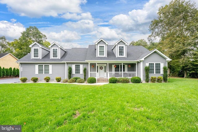 208 N Shore Ct, Seaford