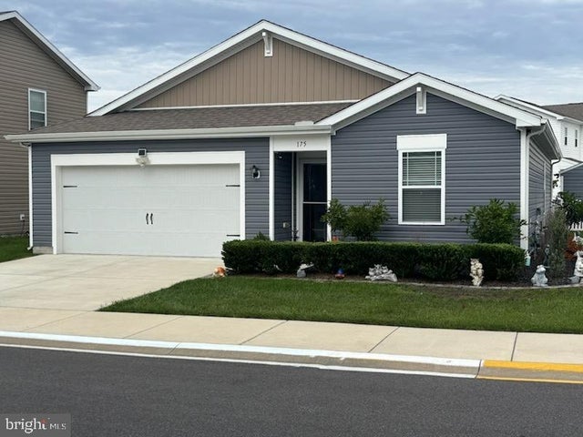 175 Pond View Ln, Seaford