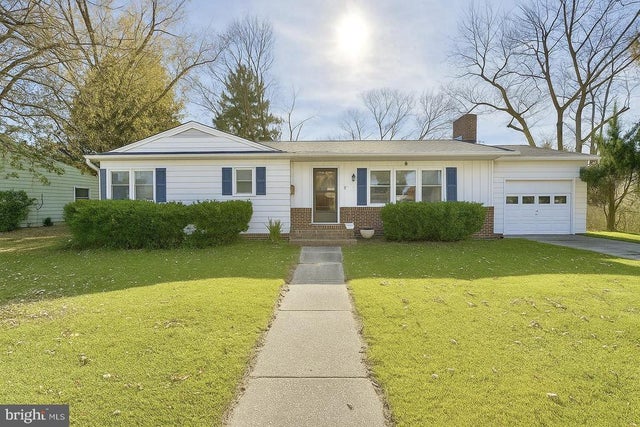 714 W Ivy Dr, Seaford