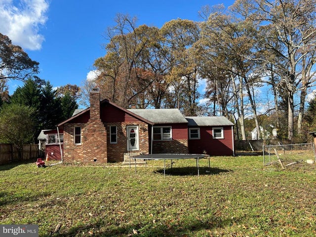 94 Pine Rd, Pasadena