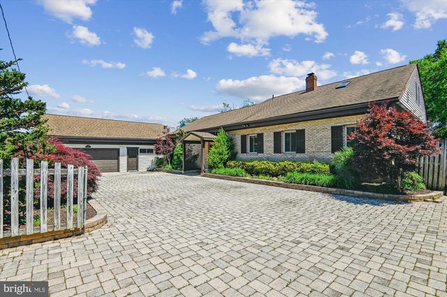 3689 1st Ave, Edgewater