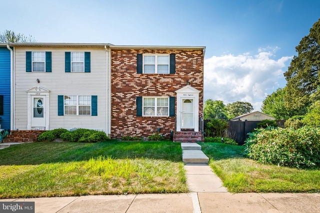 1218 Holmespun Dr, Pasadena