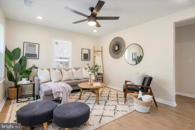 17 Circle Dr, Linthicum Heights