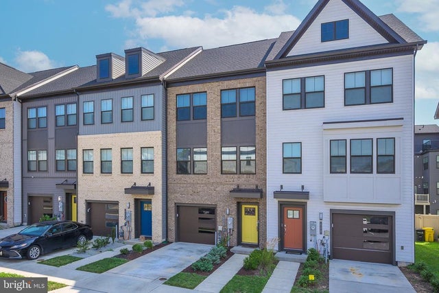 630 Chalcedony Ln, Glen Burnie