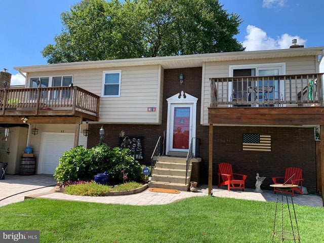 831 Shore Dr, Edgewater