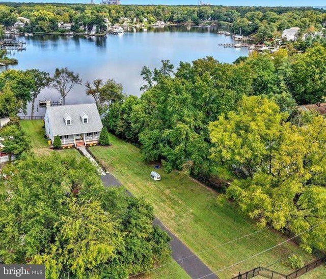 706 E Shore Rd, Pasadena