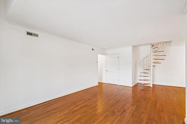 300 Hilltop Ln #300i, Annapolis