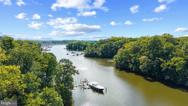 105 Wallace Manor Rd, Edgewater