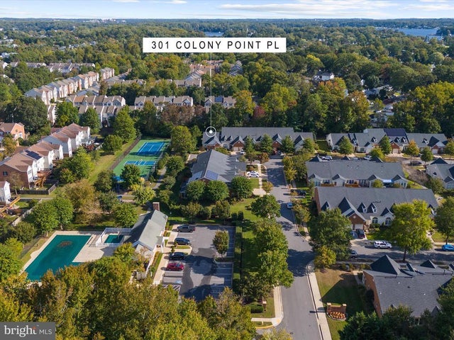 301 Colony Point Pl, Edgewater