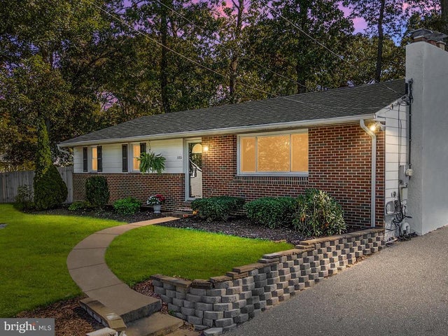 105 Chestnut St E, Pasadena