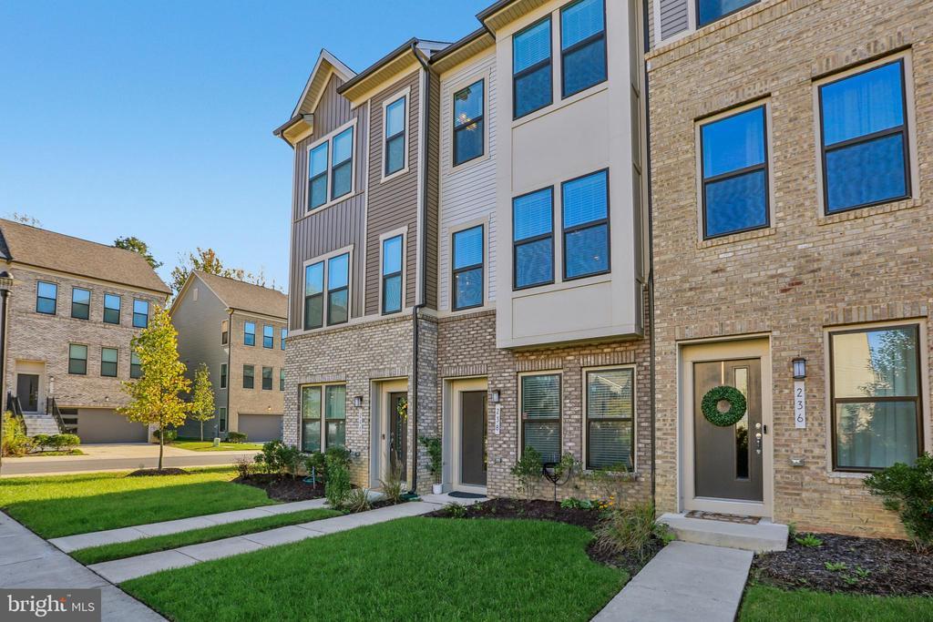 238 Narrowleaf Way, LAUREL