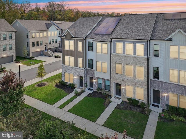 238 Narrowleaf Way, Laurel