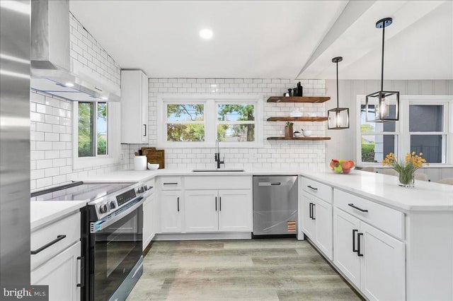 409 Aquahart Rd, Glen Burnie